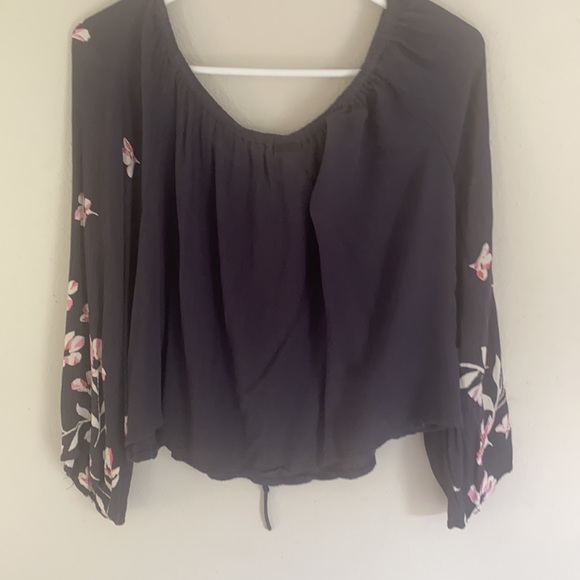 Billabong blouse. - Picture 4 of 5